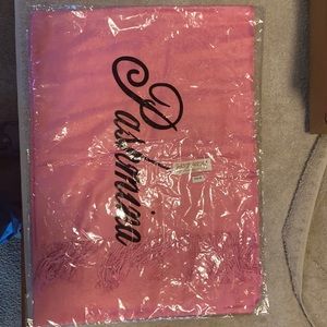 Pashmina Rose Petal Pink Shawl. 70% Cashmere, 30% Silk